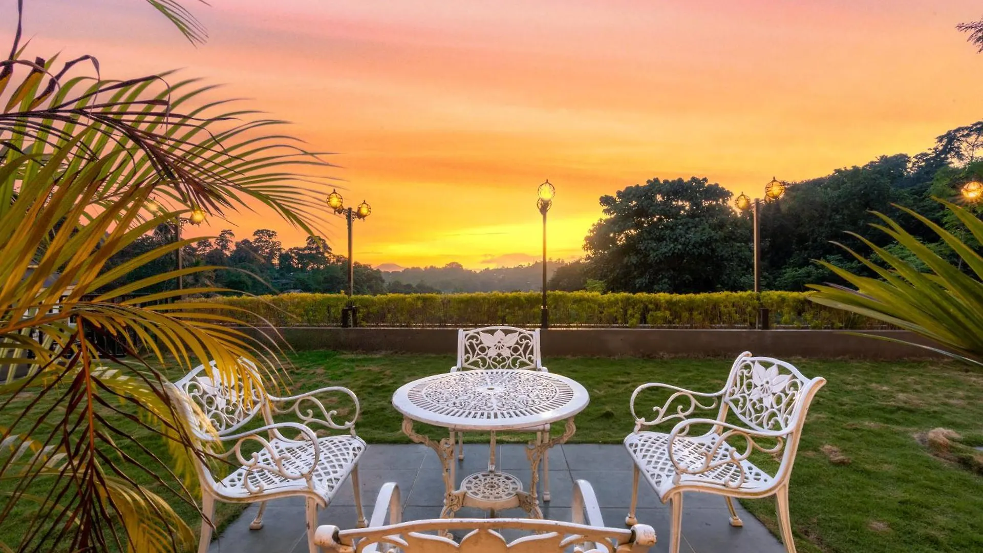 Eagle Regency Hotel Kandy