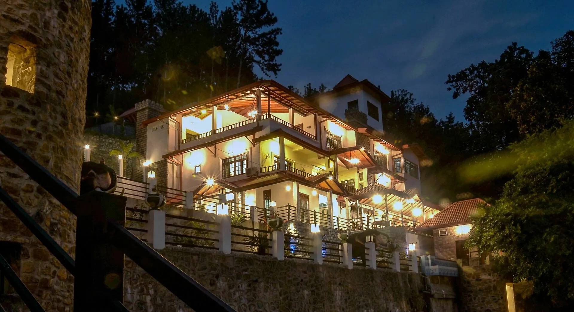 Eagle Regency Hotel Kandy